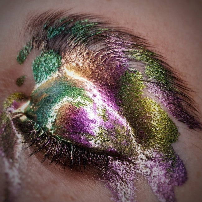 681 - Trapped in The Roseate Court - Ama Makeup Pigment Chameleon
